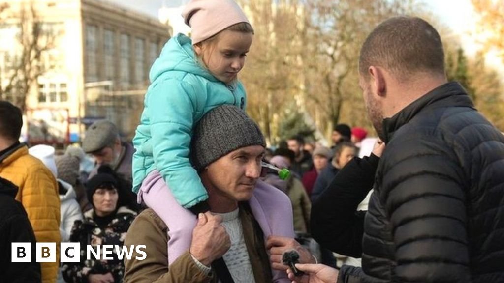 Ukraine war: Hope returns to Kherson after Russian forces leave
