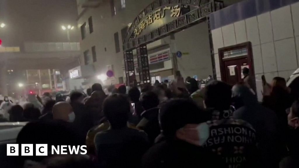 China Xinjiang: Urumqi rocked by Covid lockdown protests after deadly fire