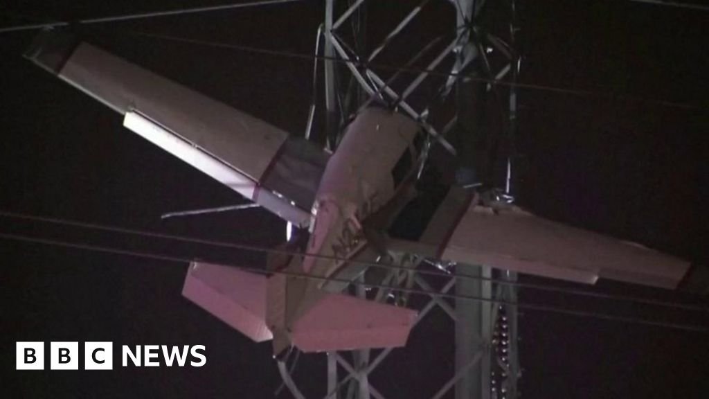 Plane crashes into Maryland power lines