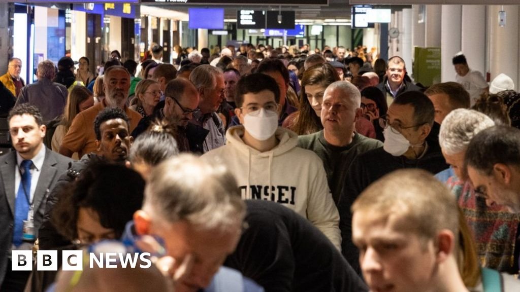 Lufthansa tech failure leaves planes grounded