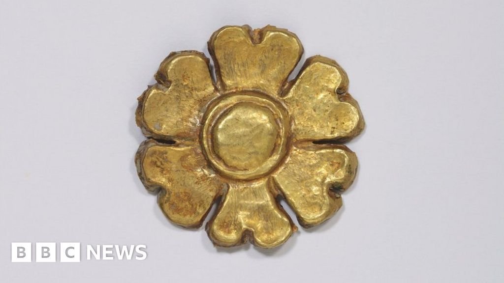 Cambodia: Stolen Angkorian crown jewellery resurfaces in London