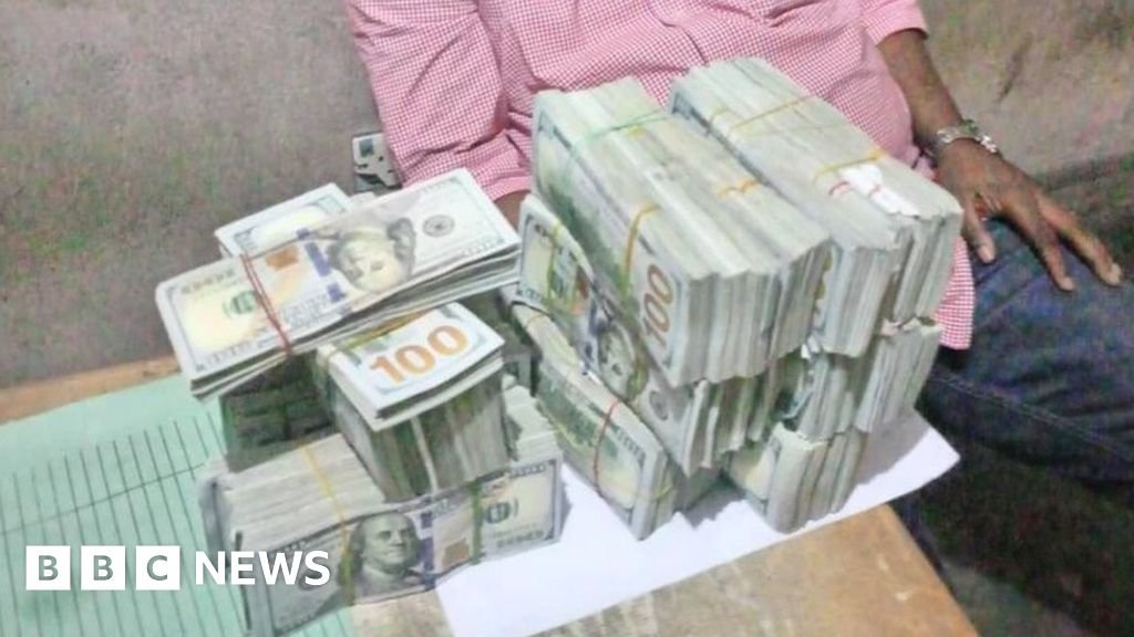 Chinyere Igwe: Nigerian politician arrested with $500,000 on election eve