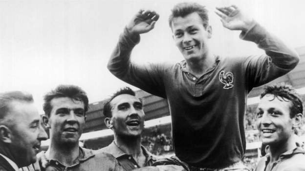 World Cup record holder Fontaine dies