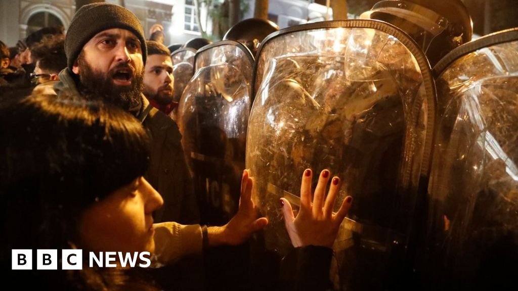 Thousands protest at Georgian 'foreign agent' bill