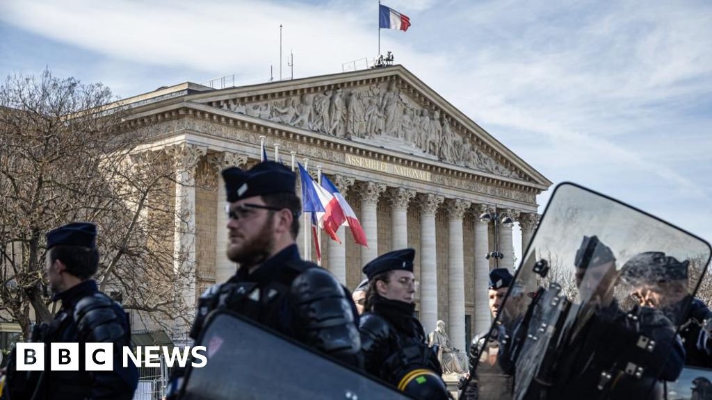 France faces crunch vote on pension reforms