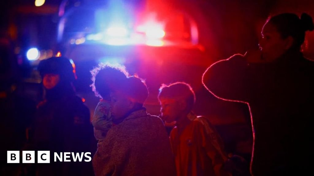 Mexico migrants: Deadly fire at Juárez migrant centre