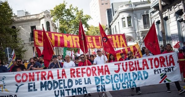 54% of Uruguayans reject social security reform