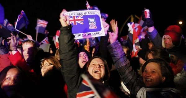 Uruguayan news team visits Falklands ahead of referendum's 10th anniversary