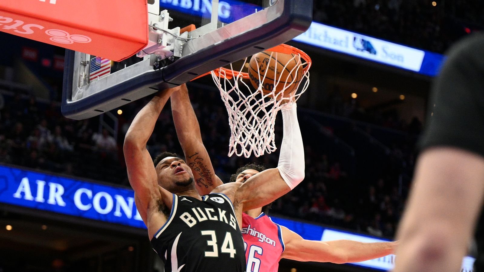 Milwaukee Bucks forward Giannis Antetokounmpo (34) dunks past Washington Wizards forward Anthony Gill (16).