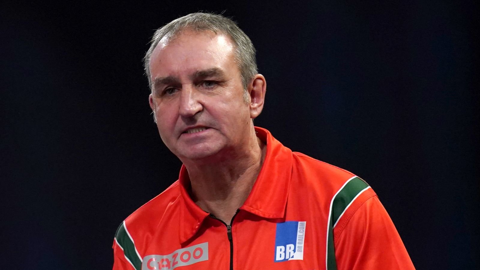 UK Open: Richie Burnett stuns Peter Wright to reach quarter-finals in Minehead