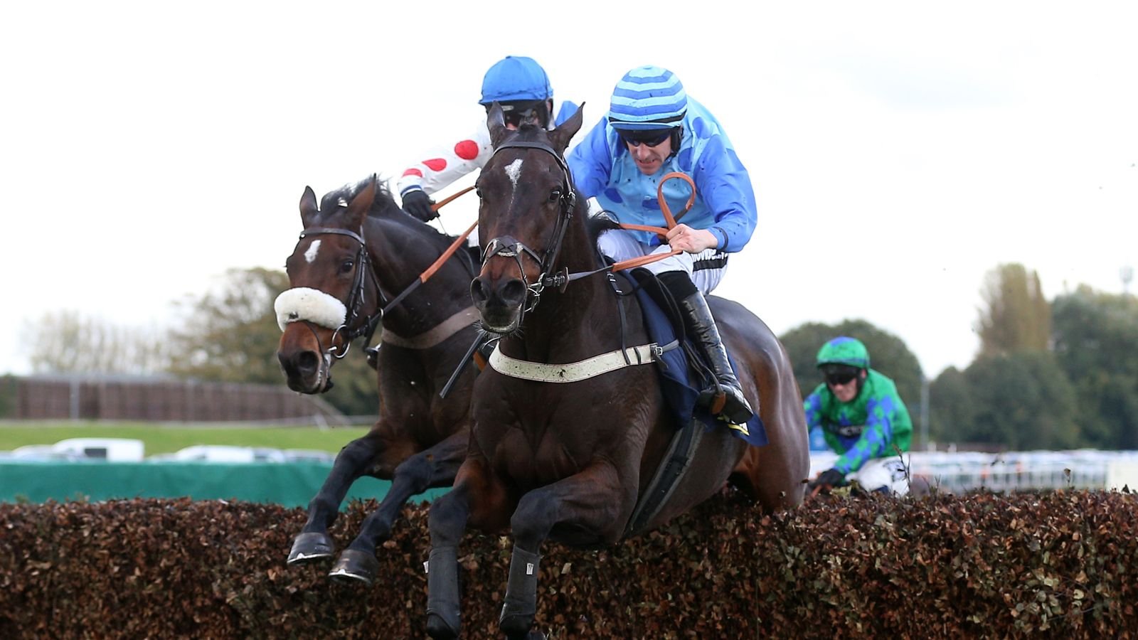 Riders Onthe Storm beats Hitman in the Old Roan Chase at Aintree