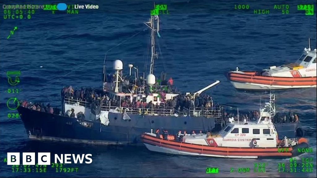 Europe migrant crisis: 400 people still stranded on boat