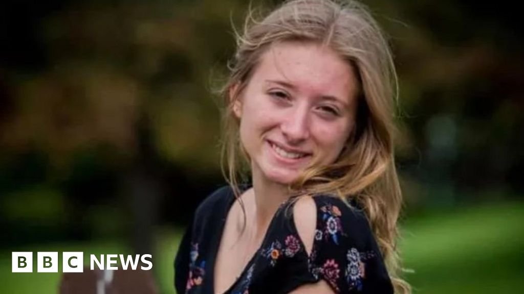 Kaylin Gillis: Woman shot dead in New York state after friend pulled into wrong driveway