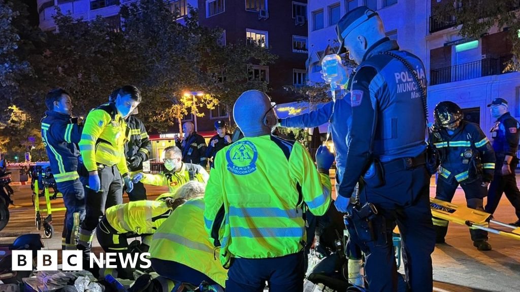 Flambé fire kills two in Madrid restaurant