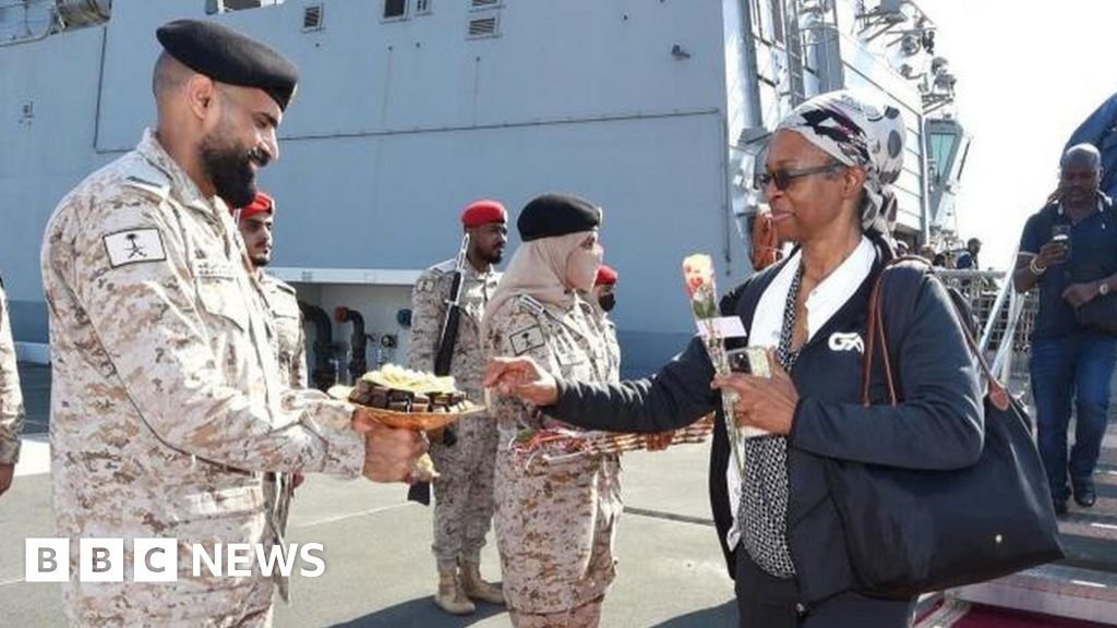 Sudan fighting: Limited evacuation of foreigners begins
