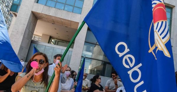 Uruguayan banks and transport announce 24-hour strike for when?