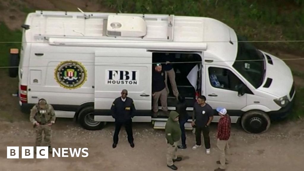 Texas shooting suspect detained after tip off