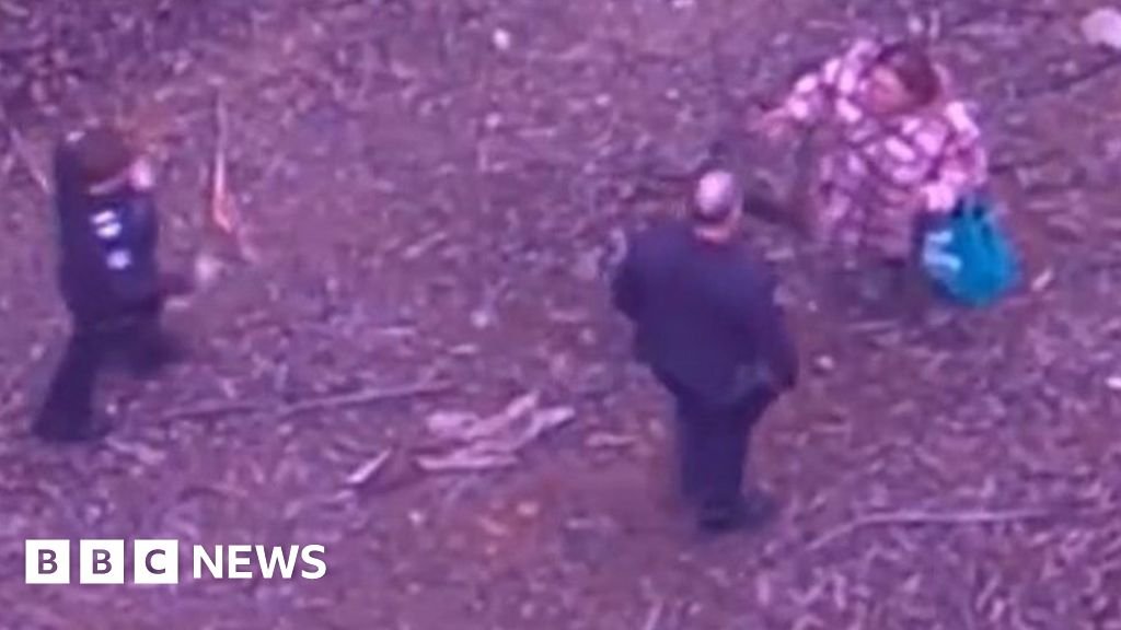 Australia: Woman survives on wine during five days stranded in Australian bush