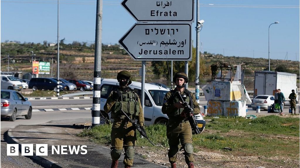 Gaza rockets hit near Jerusalem amid fresh attacks