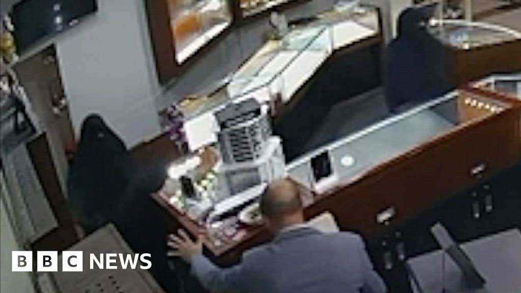 Watch brazen jewellery heist by disguised gunmen