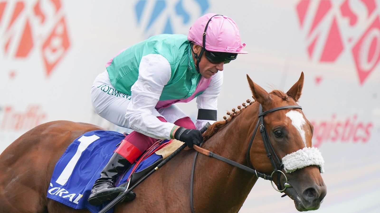 Frankie Dettori wins on Chaldean at Doncaster