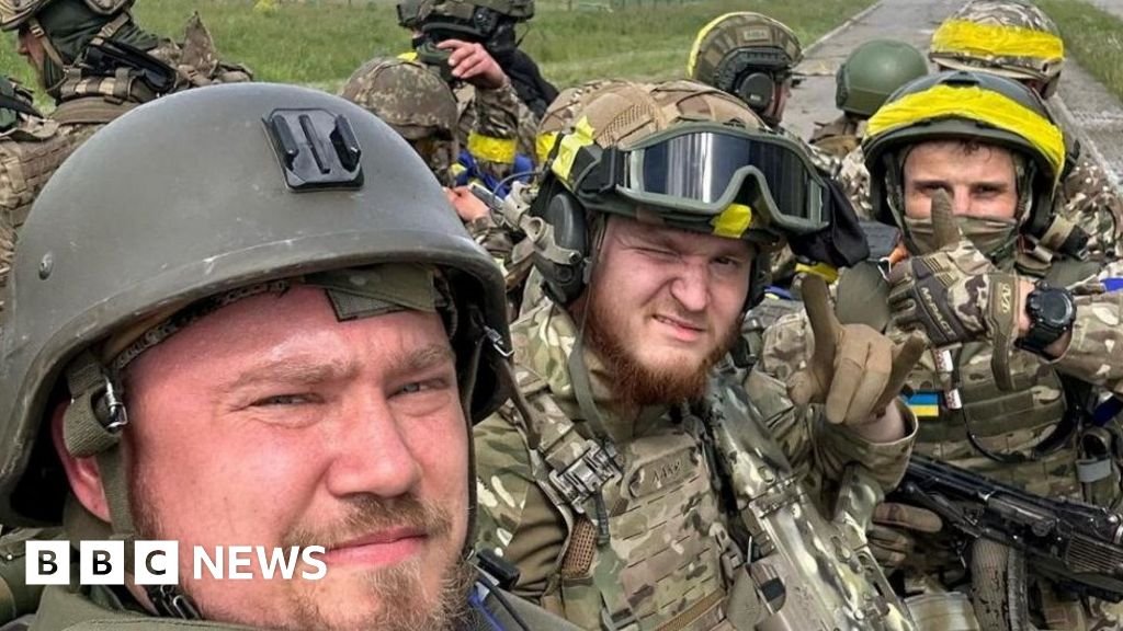 Ukraine war: Anti-Kremlin fighters say Russian soldiers 'captured'