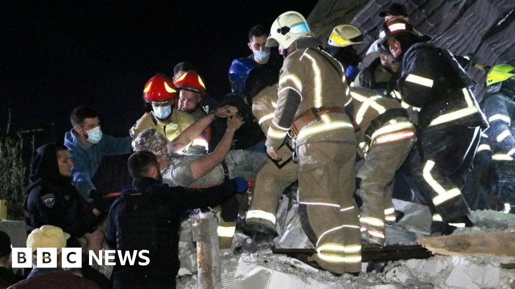 Ukraine war: Twenty injured after Russian strike on Dnipro
