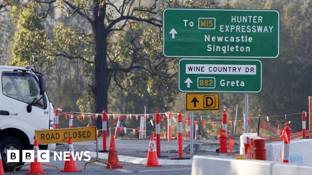 Hunter Valley: Ten people killed in wedding bus crash in Australia