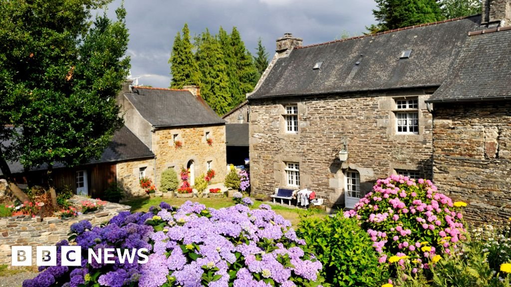 Brittany: Girl, 11, from British family shot dead in France