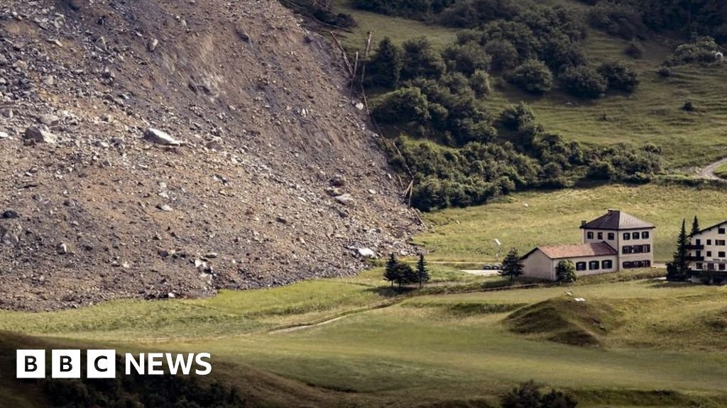 Massive Swiss rockfall stops short of evacuated village of Brienz