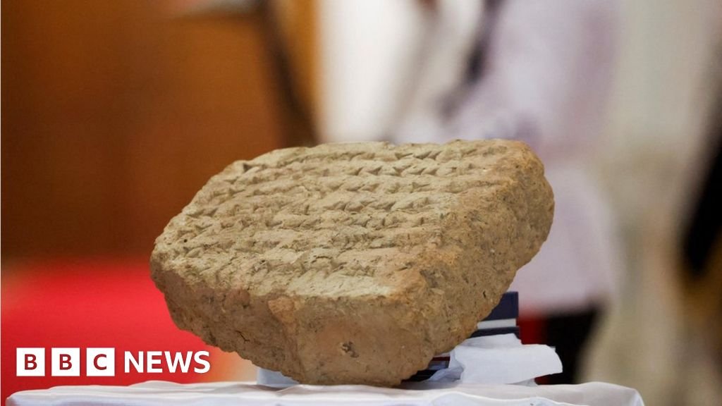 Iraq: displays 2800-year-old stone tablet returned by Italy