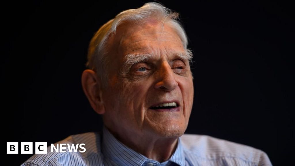 John Goodenough: World's oldest Nobel Prize winner dies at 100