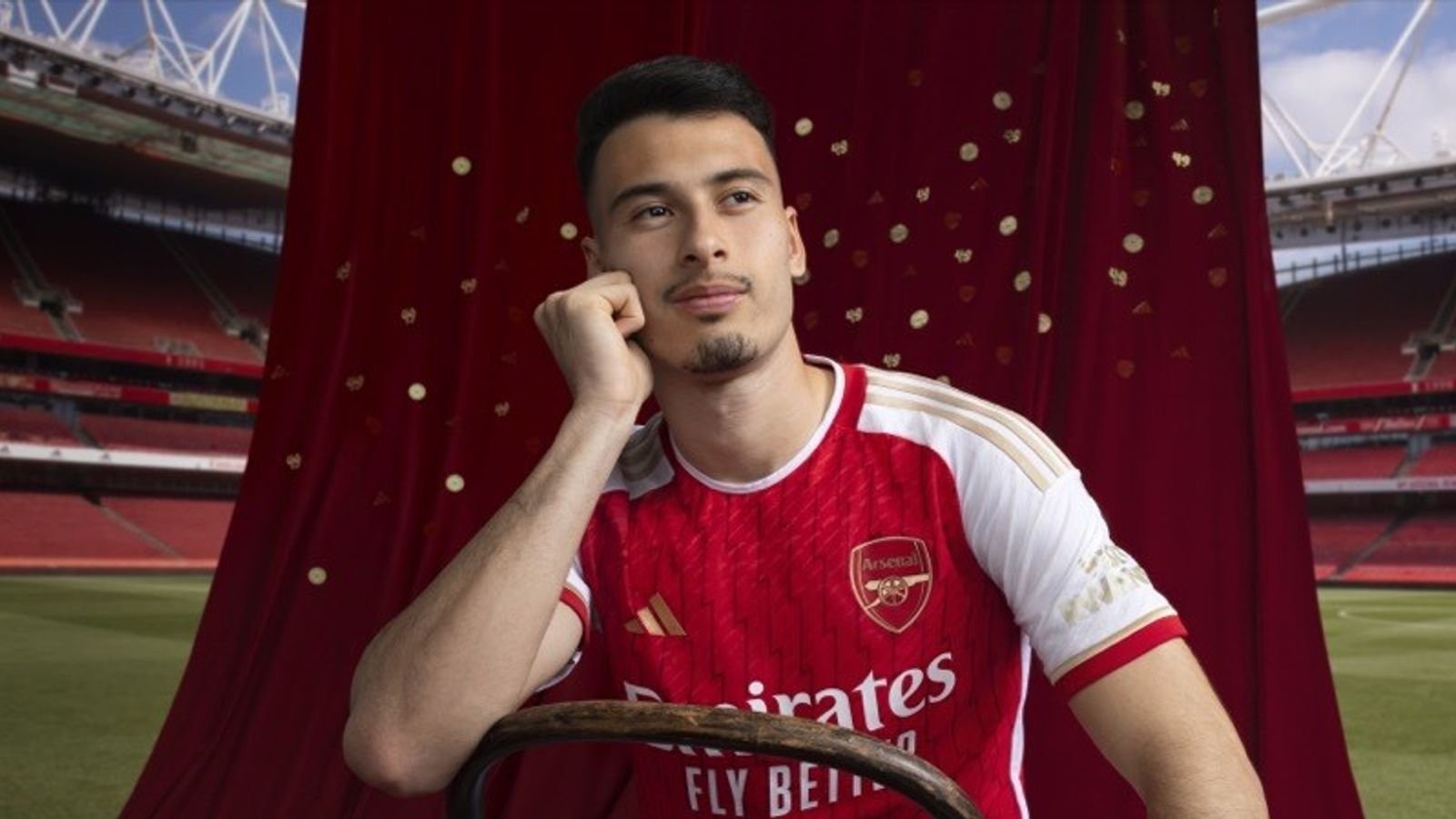 Gabriel Martinelli in the new Arsenal shirt