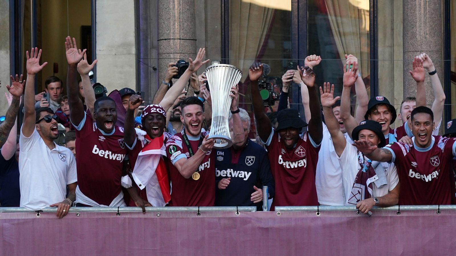 West Ham fans ecstatic as squad hosts victory parade to celebrate Europa Conference League win