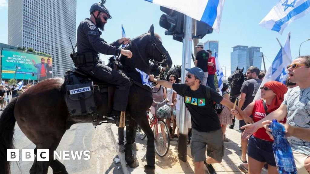 Israel: Police and anti-judicial reform protesters clash as bill advances