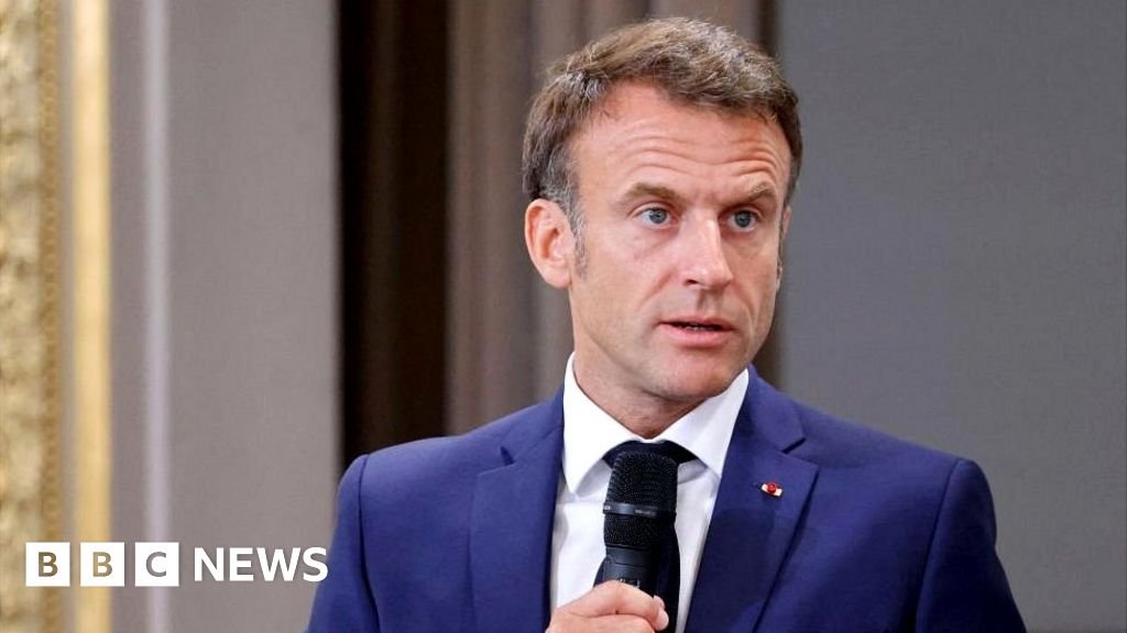 France shooting: Peak of rioting has passed, says Macron