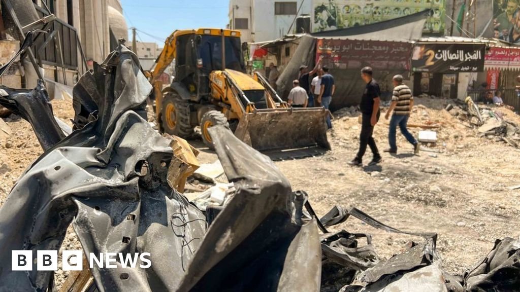 Palestinian families return to rubble in Jenin refugee camp