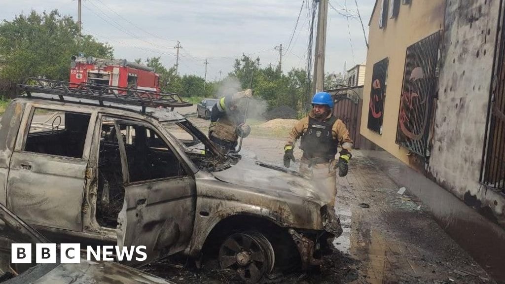 Ukraine war: Eight killed in Russian strike in Lyman, say authorities