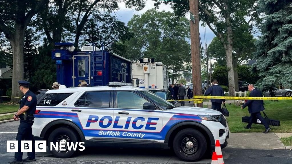 Suspect charged in Long Island serial killer case