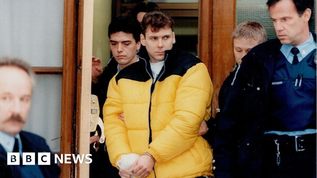 Paul Bernardo: Canadian serial killer to remain in lower security prison