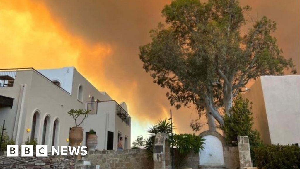 Greece fires: Thousands flee homes and hotels on Rhodes as fires spread