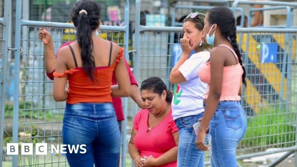 Ecuador jails: Inmates hold dozens of guards hostage