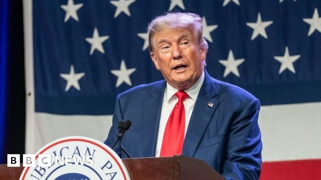 Rivals' silence at Iowa dinner shows Trump's dominance in 2024 race