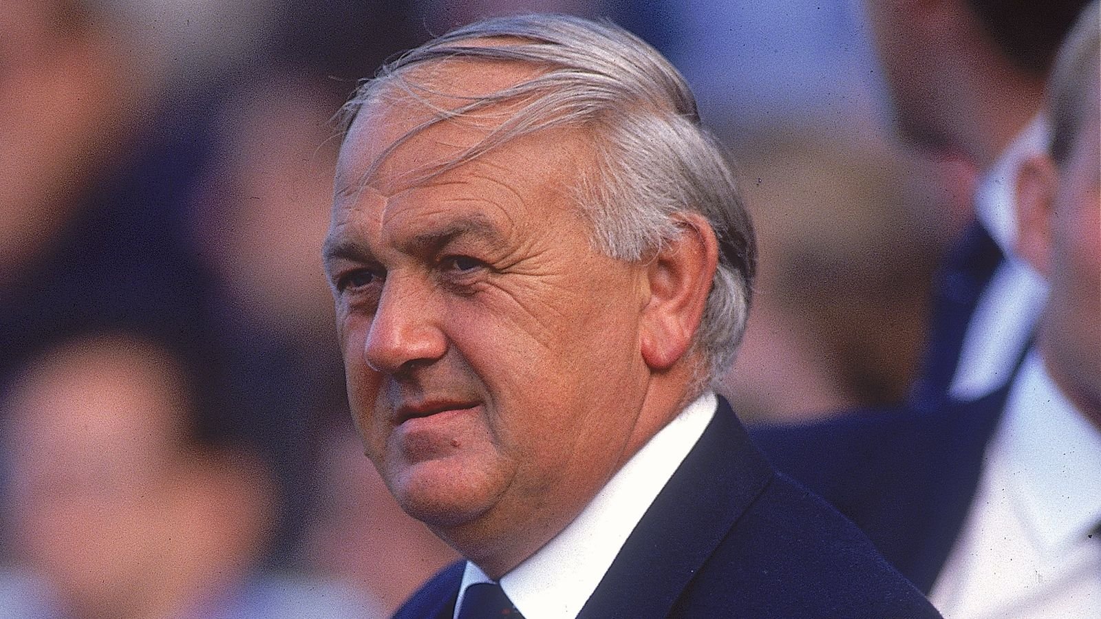 Former Wales captain and coach Clive Rowlands dies at the age of 85