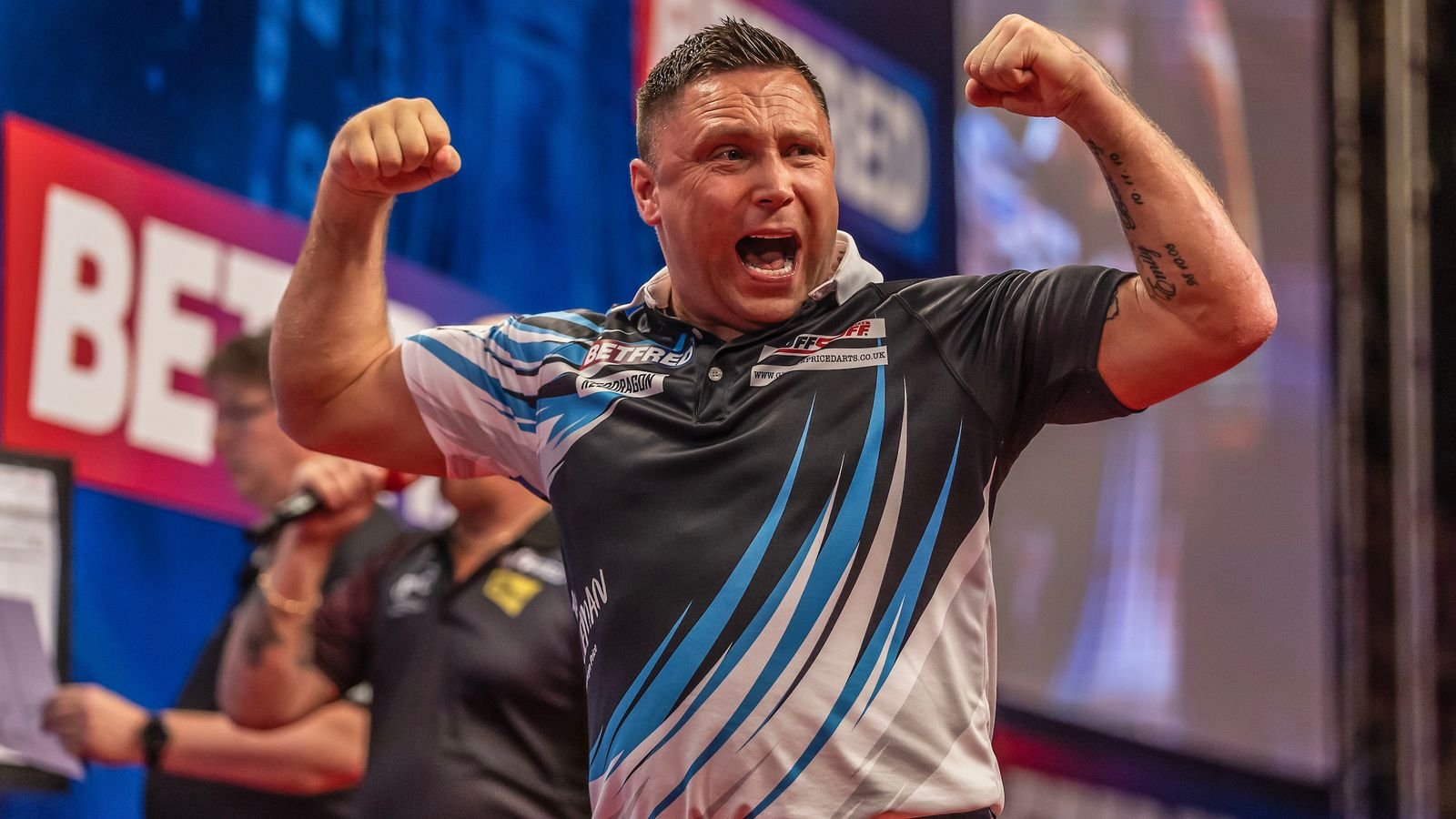 World Matchplay Darts: Gerwyn Price and Gary Anderson put down early marker at Winter Gardens in Blackpool