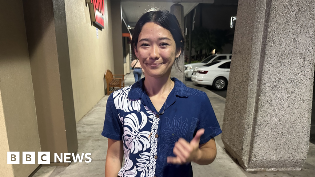 Hawaii fires: Relatives of residents struggle to help from afar