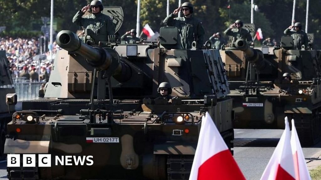 Huge military parade 'shows Poland's strength'