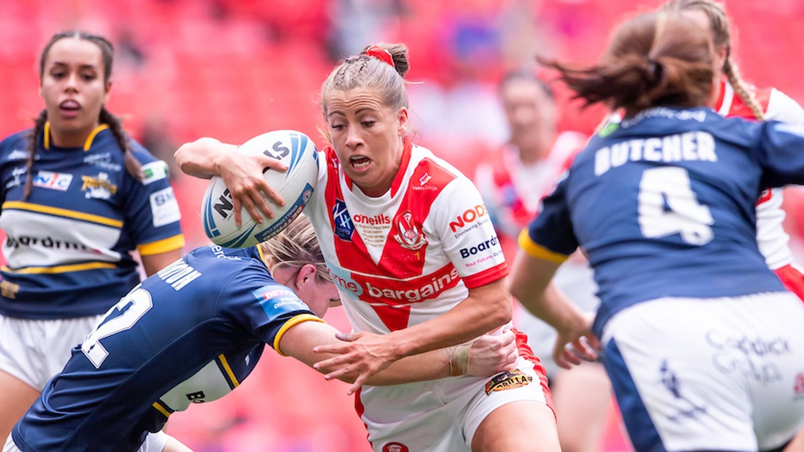 Picture by Allan McKenzie/SWpix.com - 12/08/2023 - Rugby League - Betfred Women's Challenge Cup Final - Leeds Rhinos v St Helens - Wembley Stadium, London, England - St Helens's Tara Jones scoring a try against Leeds.