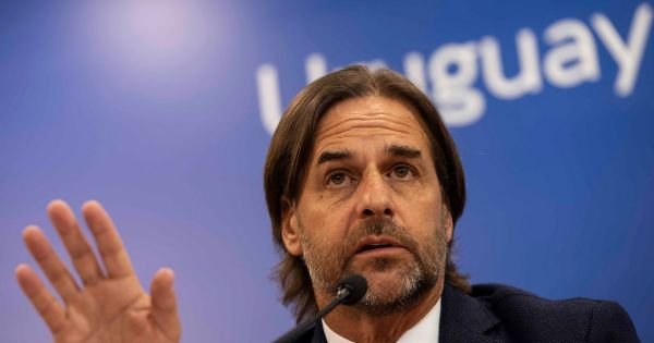 Lacalle Pou has 45% approval, study shows